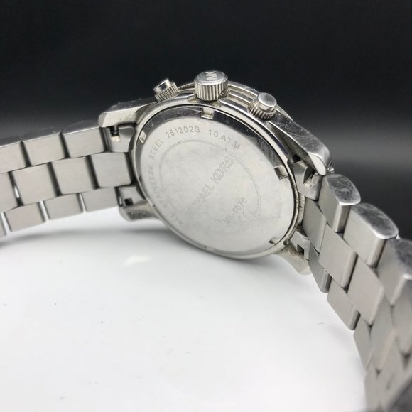 Michael Kors Runway Women\'s Silver Midsized Chronograph Watch Date MK5076 main image 8